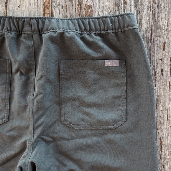 FIGS Cairo Cargo Scrub Pant Green Mens Medium (Short) - Picture 6 of 10